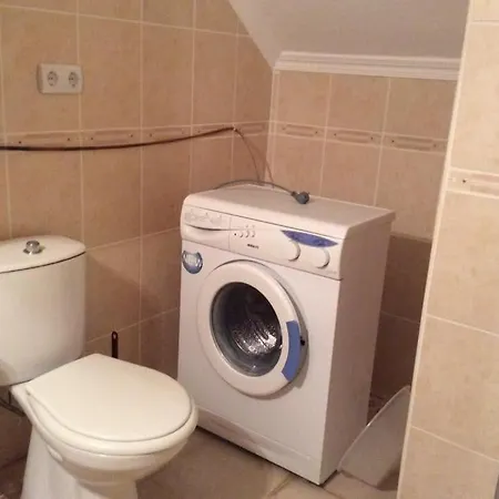 Apartment Apt 10 Min Walk To Main Beach, - Dvh